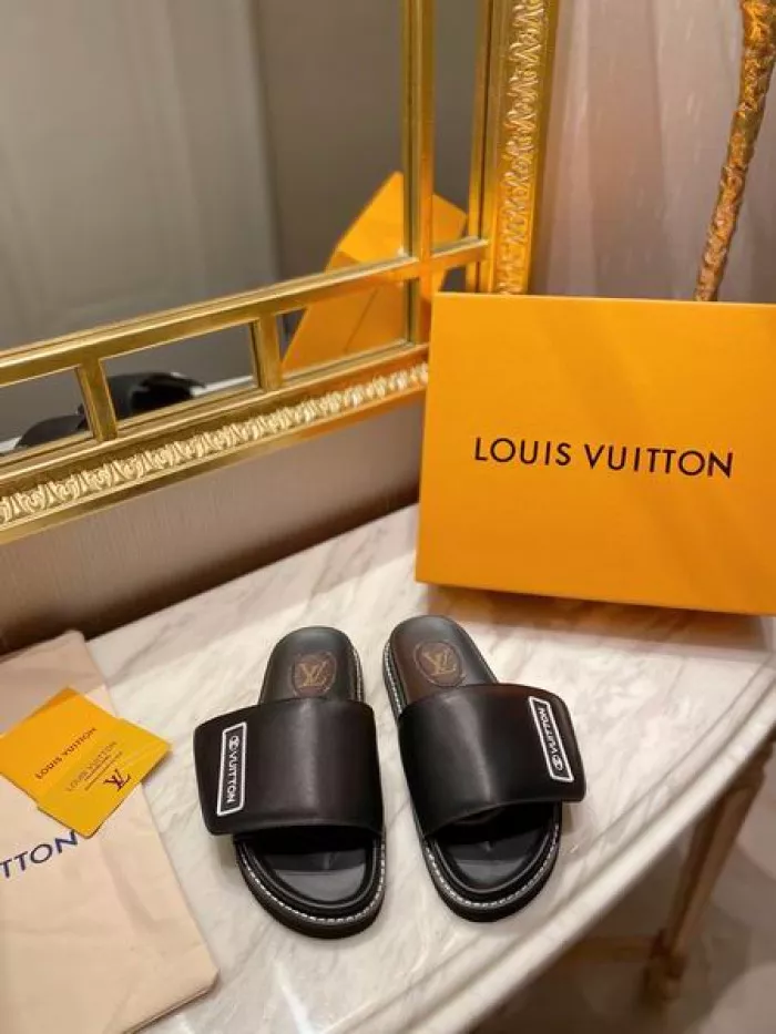 LV SLIPPERS 0112